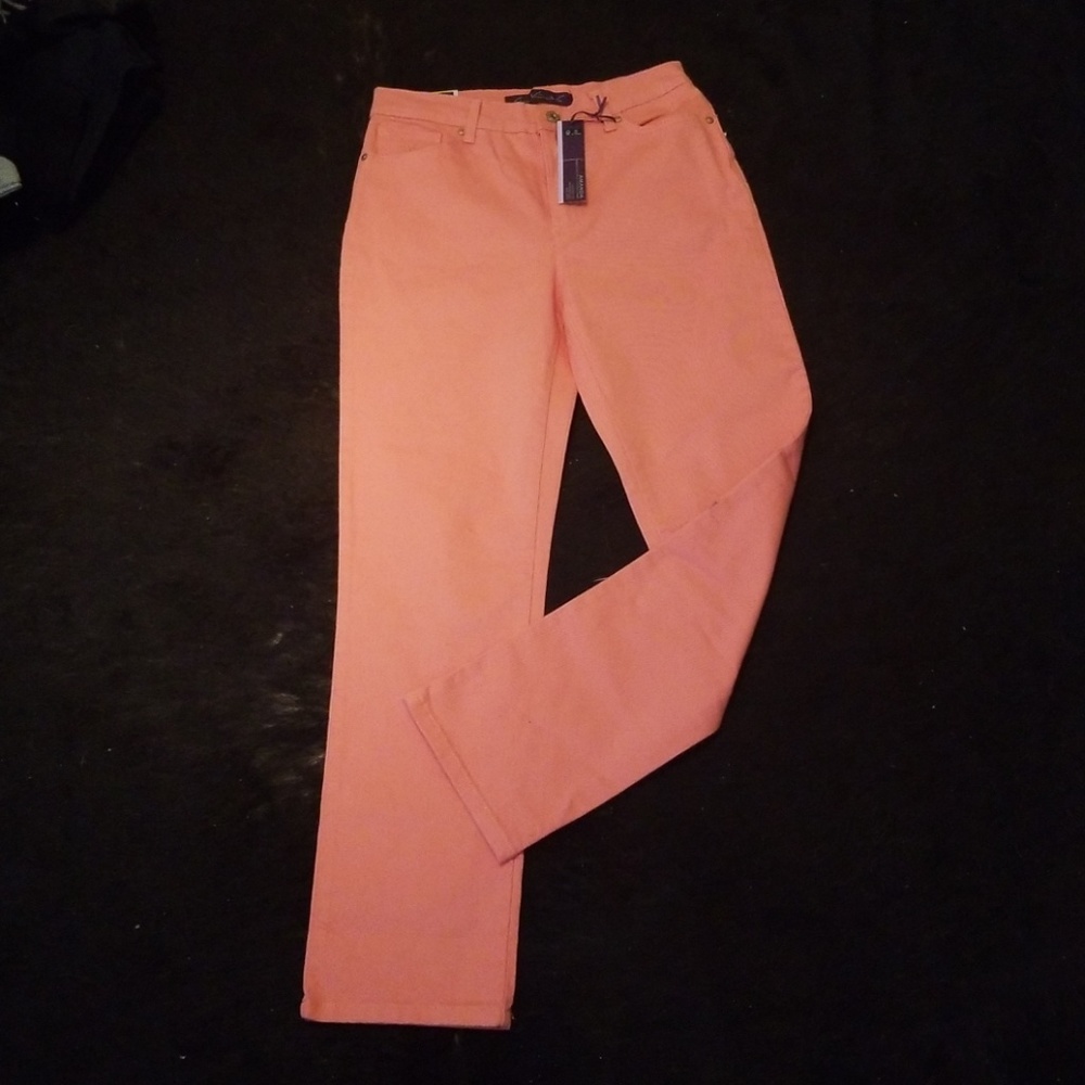 Brand new Gloria Vanderbilt pants.